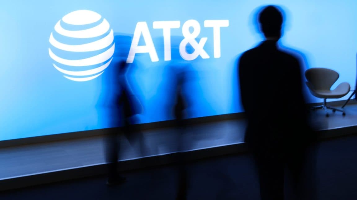 FCC, AT&T ve Starlink'in EchoStar spektrumunu satın almasına yardımcı olarak küçük taşıyıcıları kızdırıyor