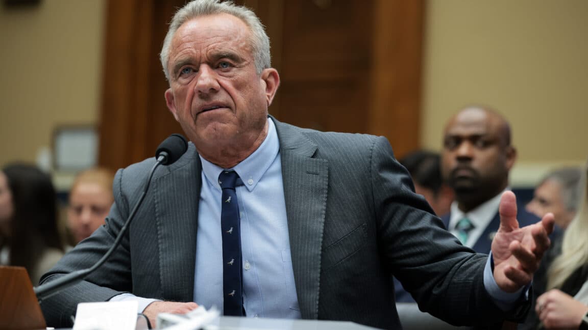 RFK Jr., CDC panelini aşı karşıtı şarlatanlara açan sözleşmeyi geri çekmek zorunda kaldı