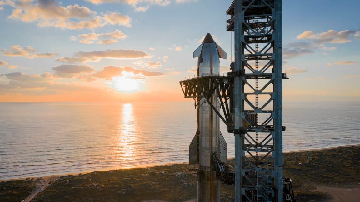 Mali durumuyla ilgili ünlü bir sır olan SpaceX, kitaplarını ilk kez açıyor