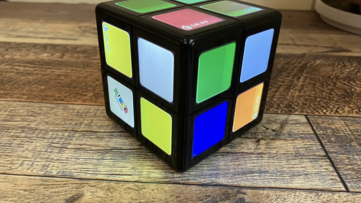 Rubik'in WOWCube'ü bulmaca küpünü yeniden icat ederek karmaşıklığı ve olasılığı artırıyor