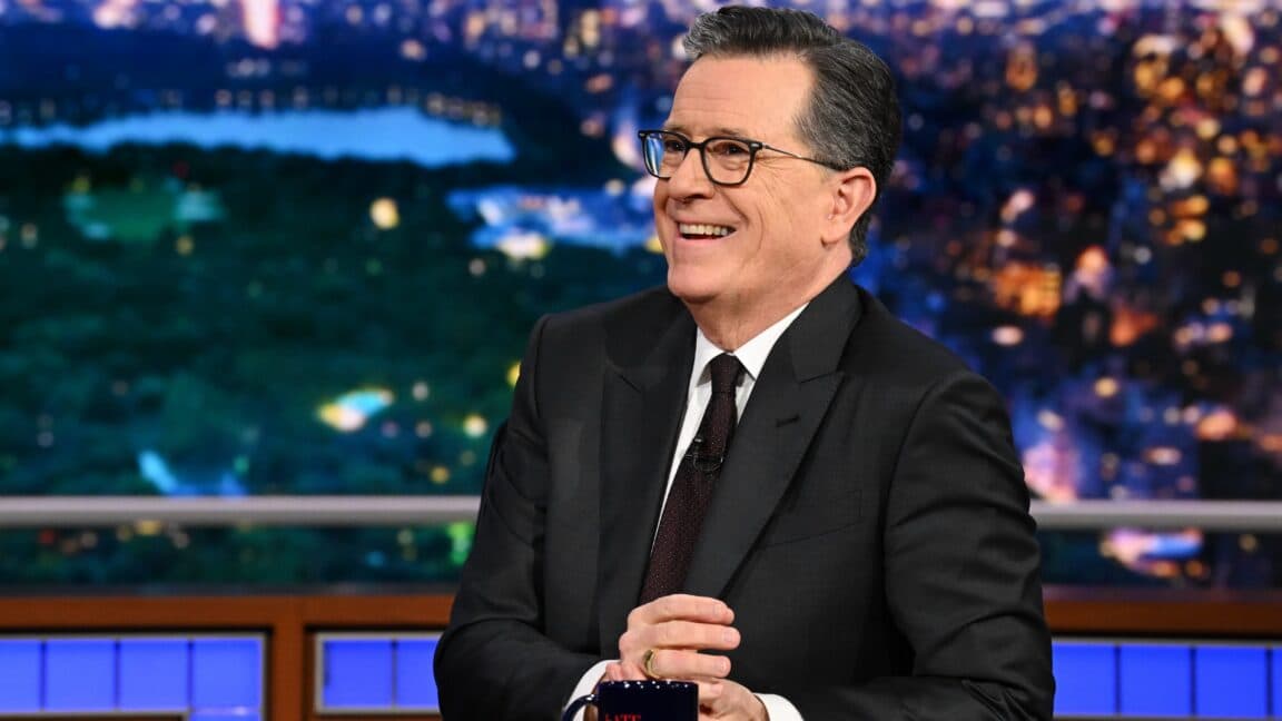 Stephen Colbert, FCC tehdidi nedeniyle CBS'nin Demokratlarla röportajı yasakladığını söyledi