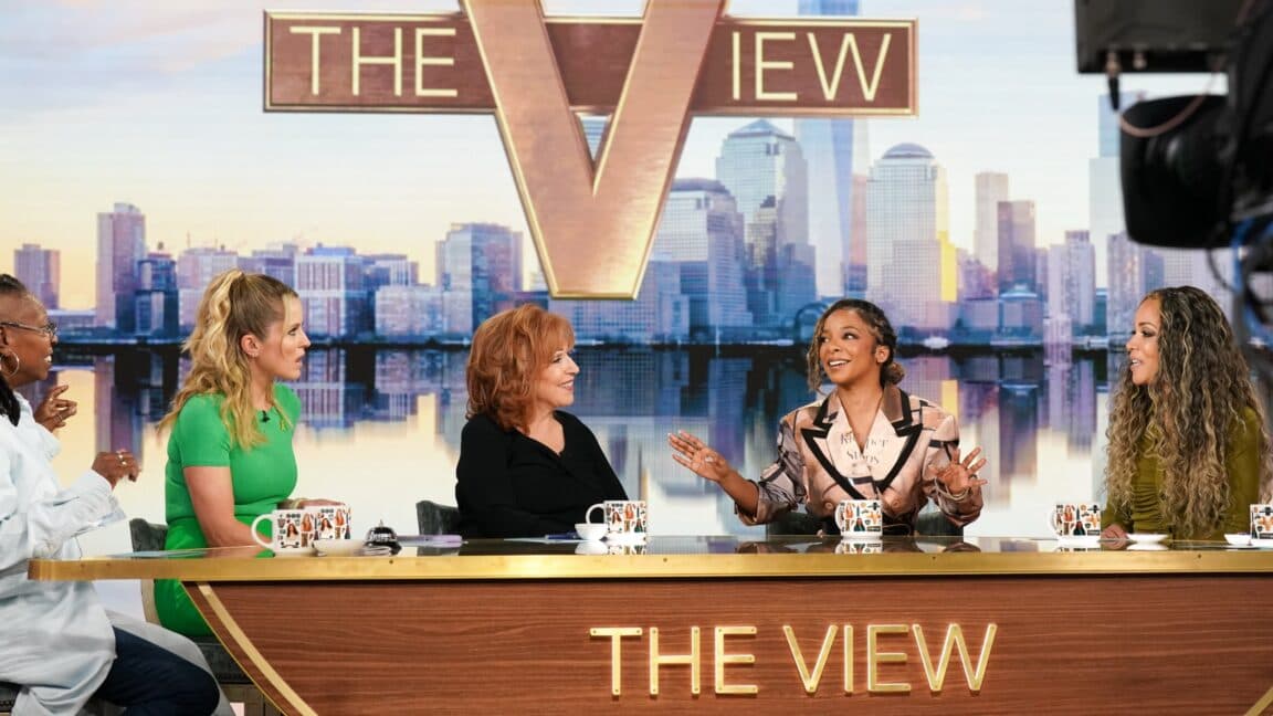 ABC, Trump yöneticisine teslim olmayı reddetti ve The View'a yönelik FCC soruşturmasıyla mücadele etti
