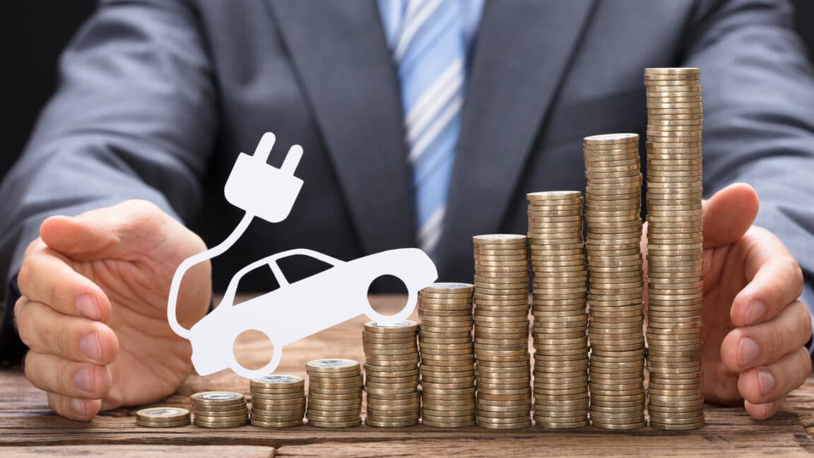 Kongredeki Cumhuriyetçiler ulaşım faturasına yıllık 250 dolarlık federal EV vergisini ekledi