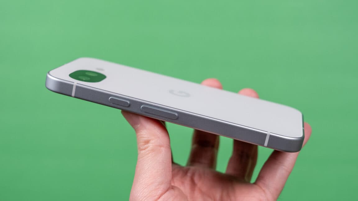 Google Pixel 10a incelemesi: Yan sınıf