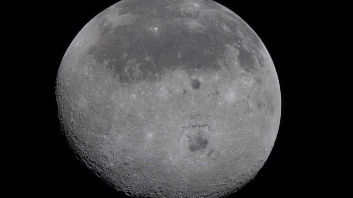 Astronotlar mesafe rekoru kırarak Ay'ı keşfedilecek bir yer olarak ortaya çıkardı