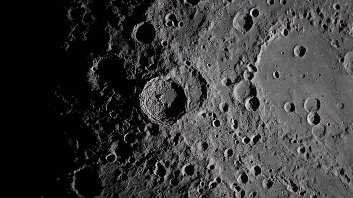 Son olarak Artemis, Ay'ın olağanüstü, yüksek kaliteli fotoğraflarını sunuyor