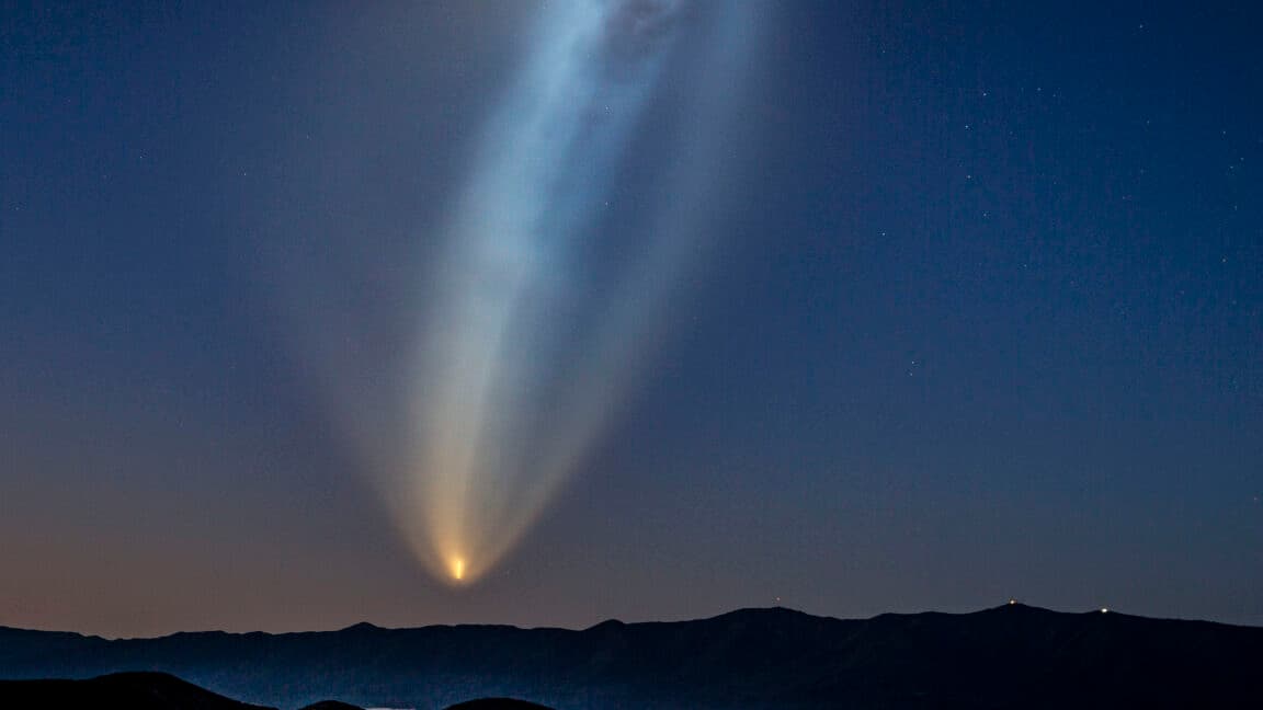 SpaceX dünyanın en başarılı roketinden yola çıkıyor