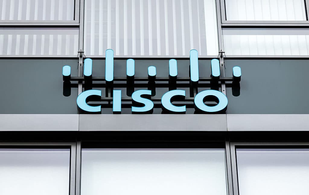 Cisco aynı gün rekor gelir elde ettiğini ve 4.000 işten çıkarmayı duyurdu