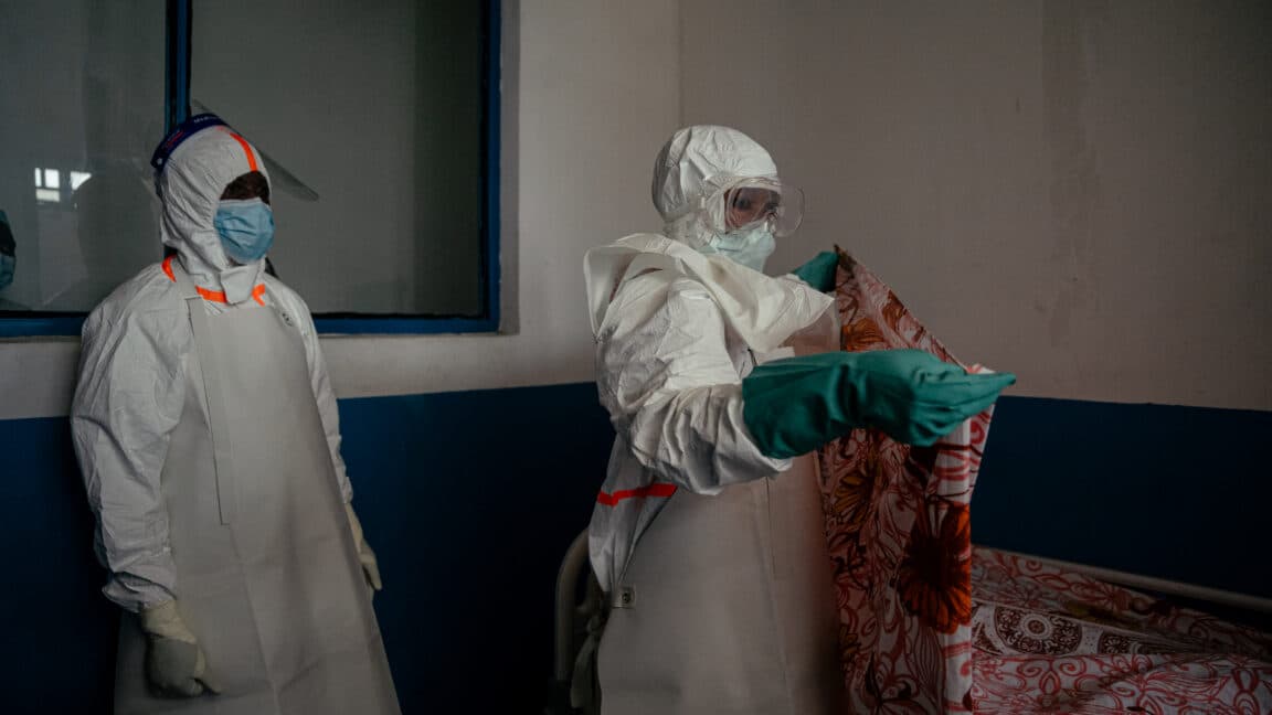 Ebola salgını şu anda kaydedilen en büyük üçüncü salgın ve "hızla yayılıyor"