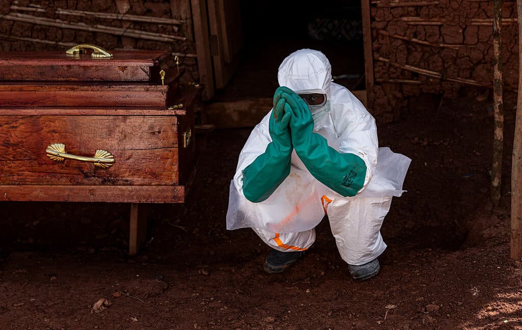 Bu araştırmacılar Afrika'da ebola ile mücadele edecekti ama Trump fonlarını kesti