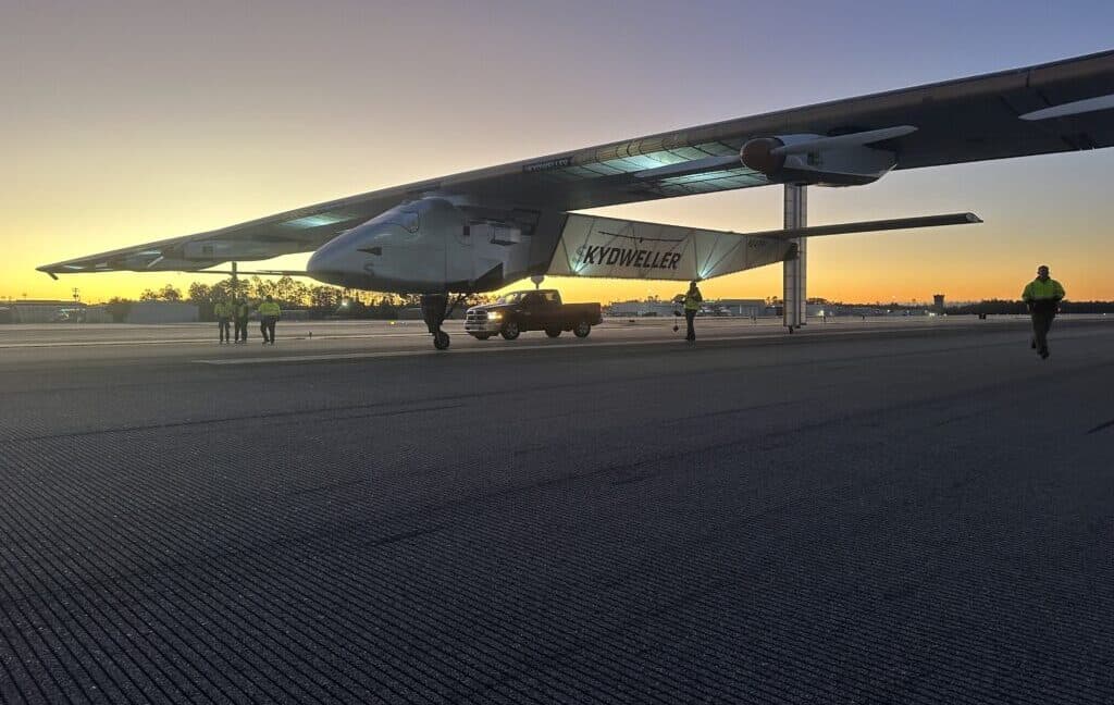 Jumbo jet kanat açıklığına sahip güneş enerjili drone uçuş rekoru kırdı, ardından düştü