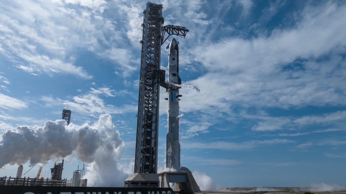 SpaceX bir kez daha şimdiye kadar yapılmış en yüksek roket rekorunu kırdı