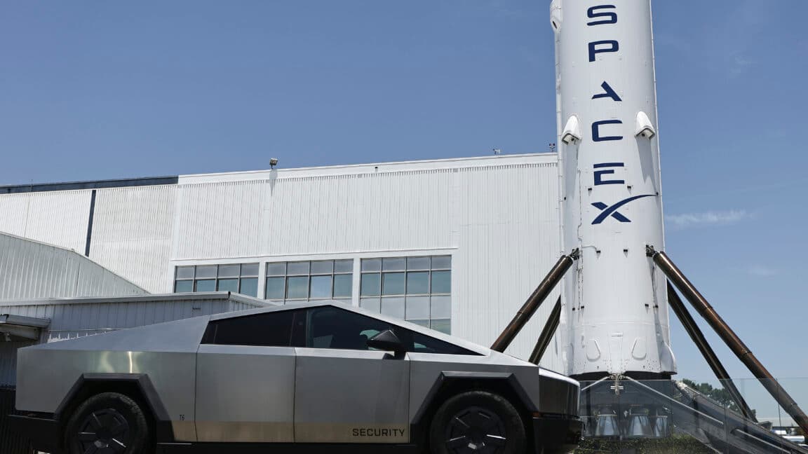 S&P 500, SpaceX'in hızlı girişini engelliyor, kâr etmeyen yapay zeka şirketlerine yönelik kurallardan feragat etmiyor