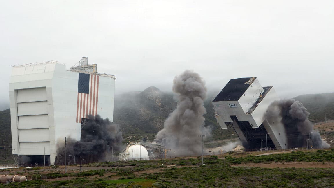 Bir zamanlar California mekik fırlatmaları planlanan kuleler, SpaceX roketleri için dengelendi