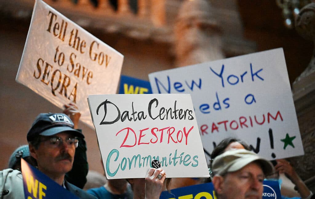 New York, veri merkezi inşaatını bir yıl süreyle yasaklayarak yapay zeka endüstrisini sarstı