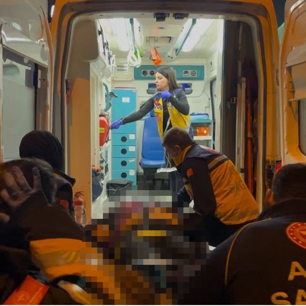 Refüje çarptılar! Acı kazada motosikletteki çift hayatını kaybetti!
