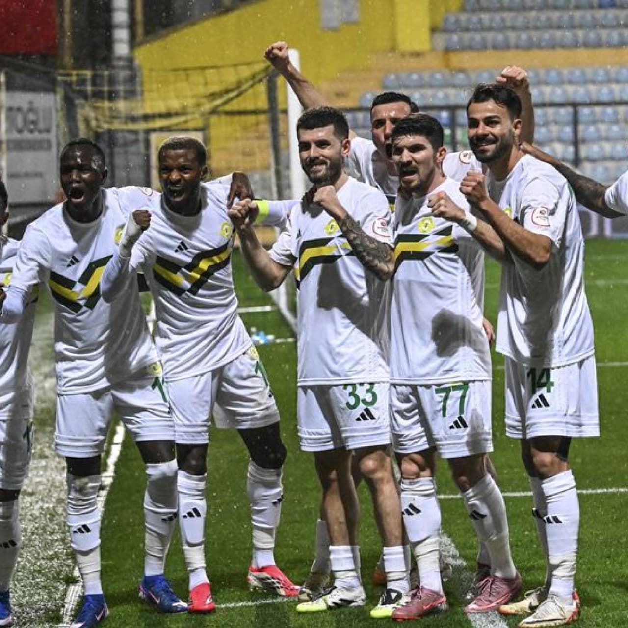 Esenler Erokspor seriye bağladı!