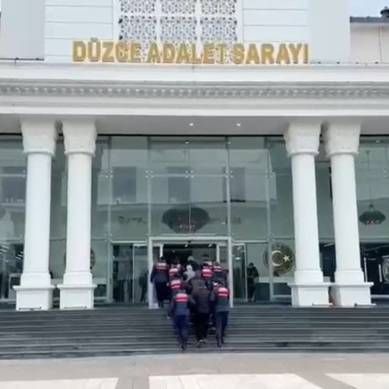Ünlü kişilerin yapay zeka görüntüleriyle dolandırıcılığa 2 tutuklama