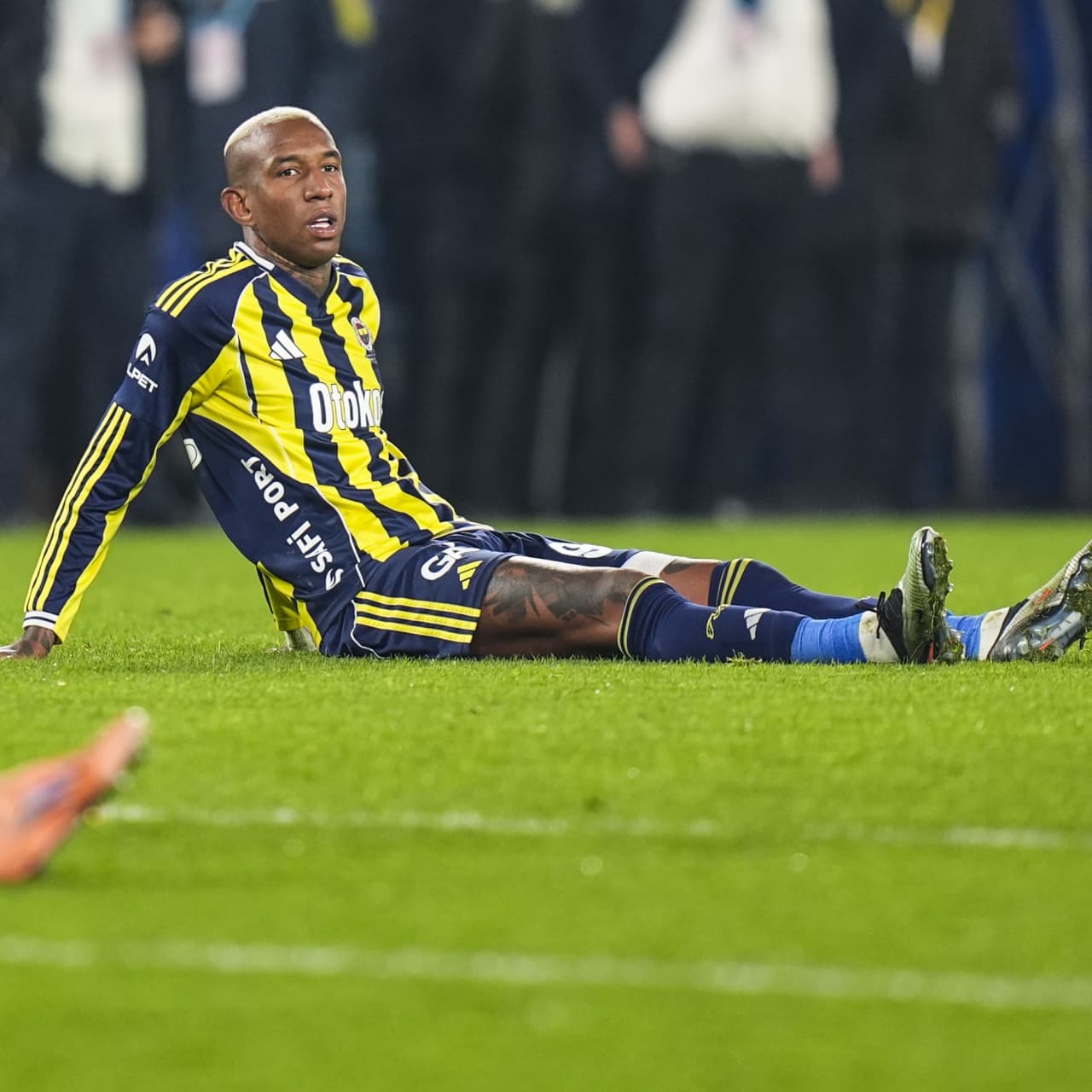 F.Bahçe'ye kötü haber: Stattan sekerek ayrıldı!