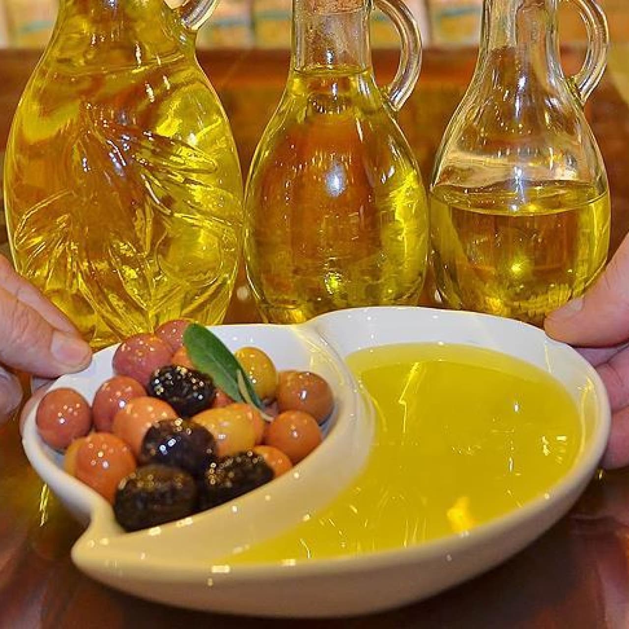 Ayvalık zeytinyağına karekodlu koruma