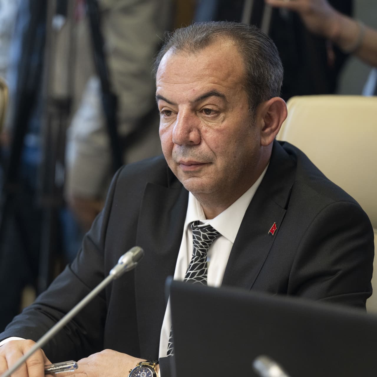 Tanju Özcan görevden uzaklaştırıldı