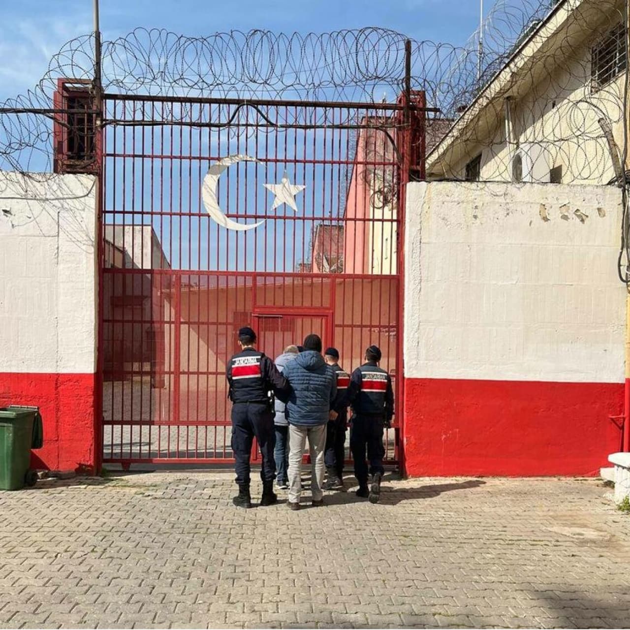 Aydın'da FETÖ üyesi firari 2 hükümlü yakalandı