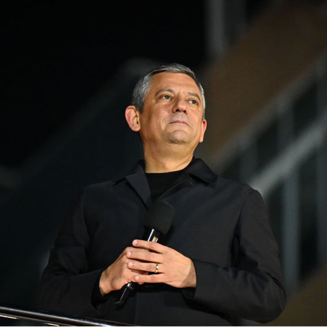 Özel, Kağıthane'de miting düzenledi