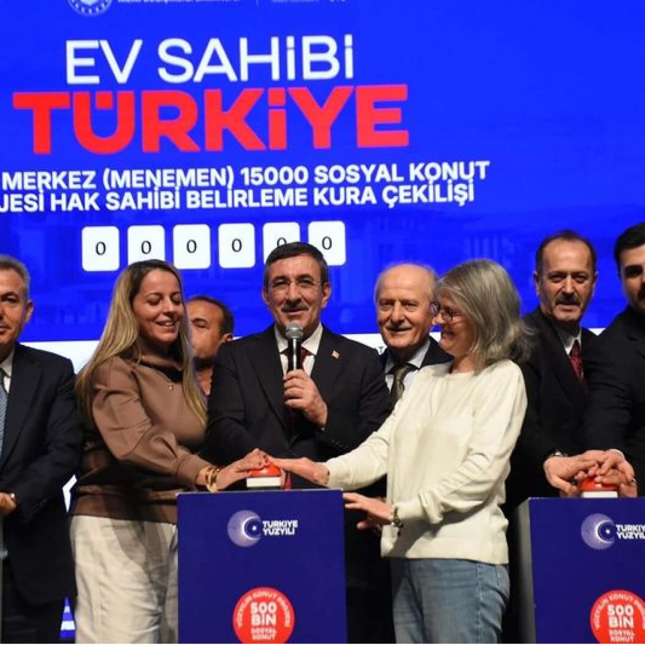 İzmir'de TOKİ kurası çekildi
