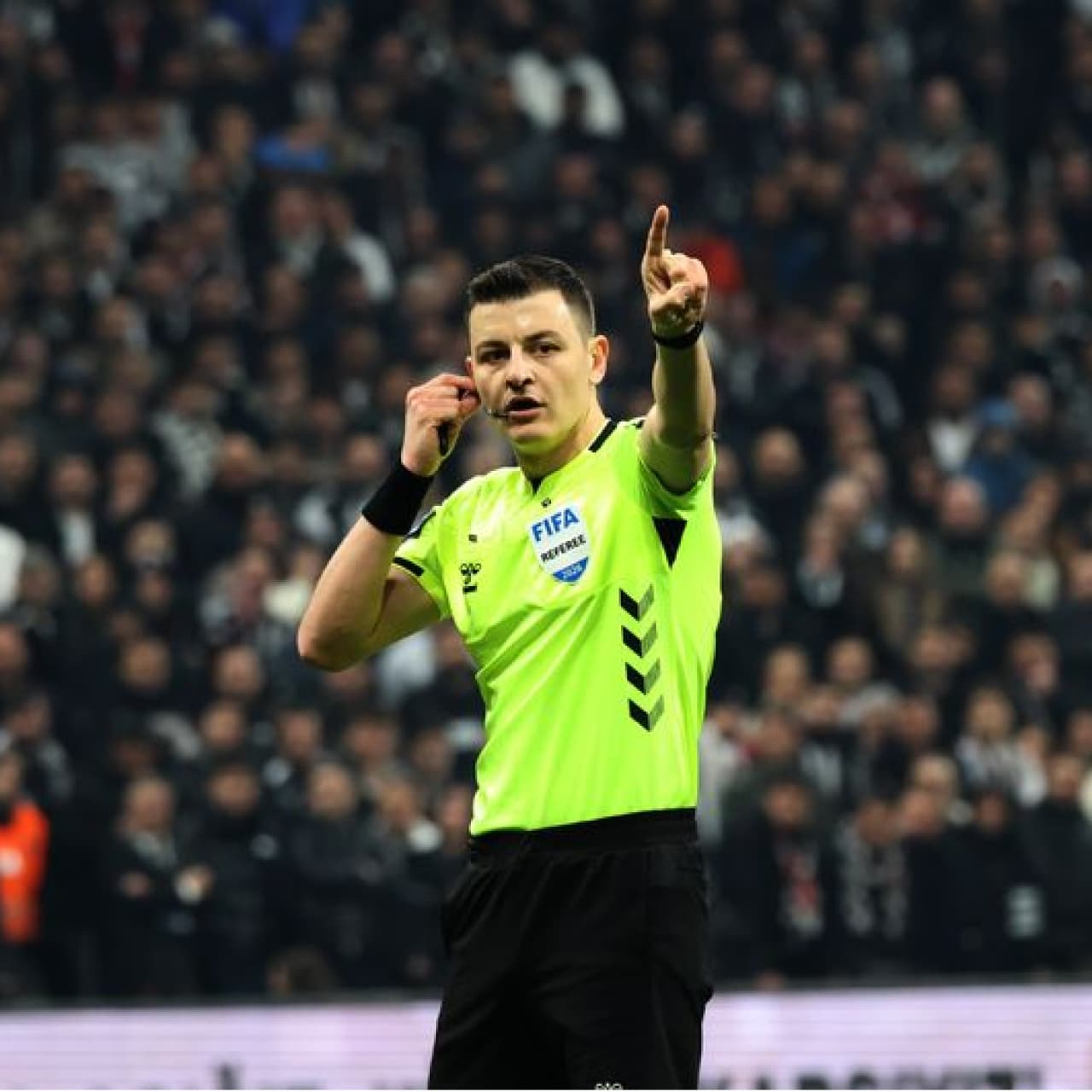 "İki kırmızı kartı atladı!"
