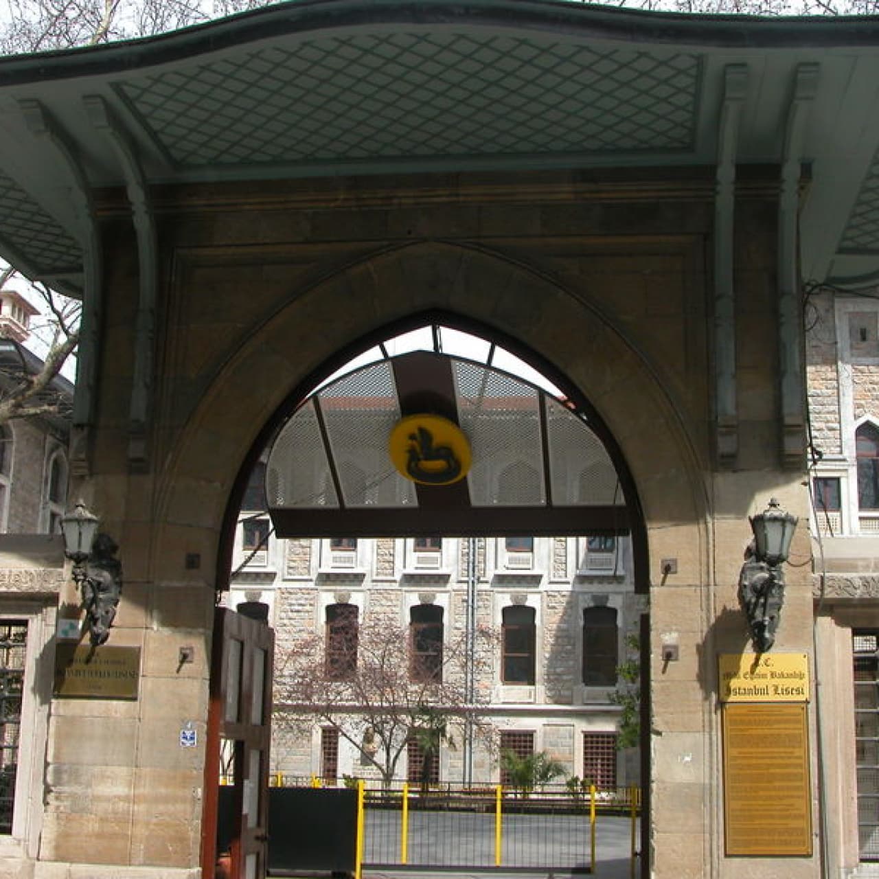 İstanbul Erkek'te görevden uzaklaştırmalar