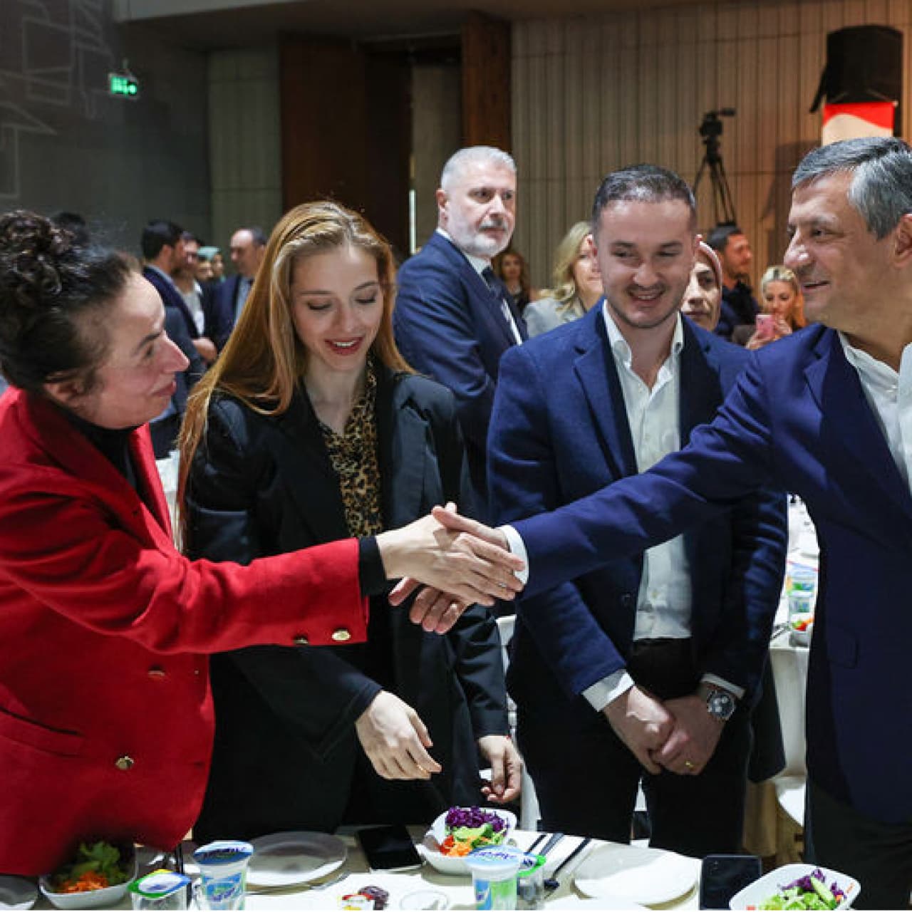 Özel, Balkan Rumeli Dernekleri iftarına katıldı
