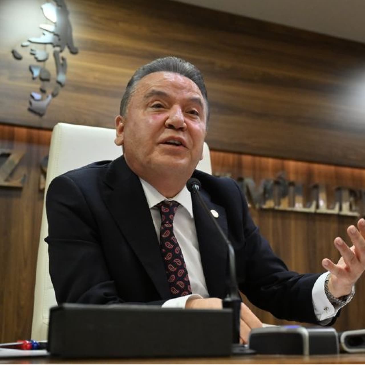 Antalya'da 'yolsuzluk' davası devam ediyor