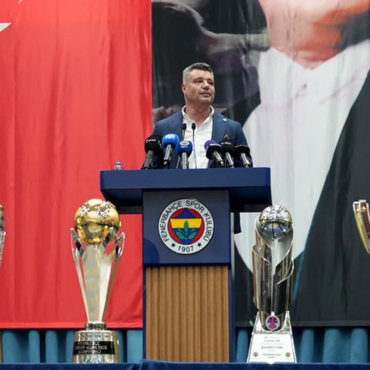 "İnşallah çok daha fazla kupalar alacağız"