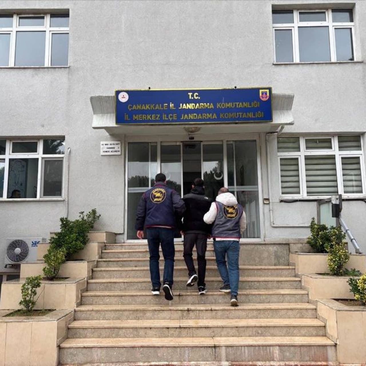 Çanakkale'de 14 hükümlü tutuklandı