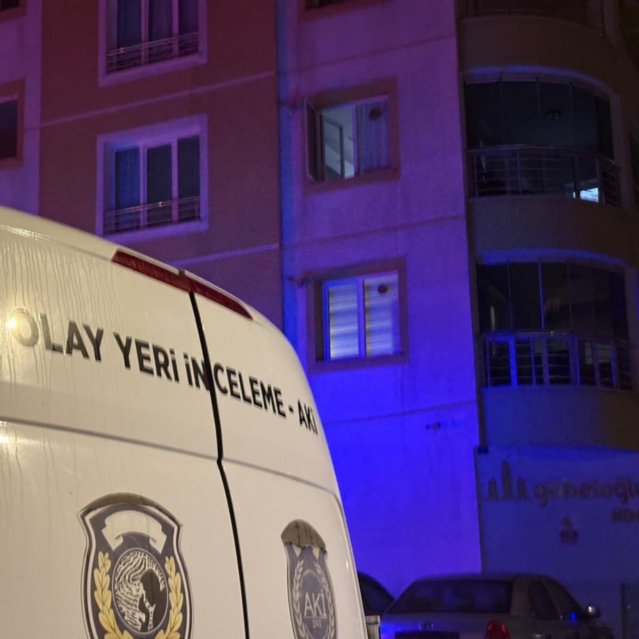 Pencereden düştü... Kocası fenalık geçirdi