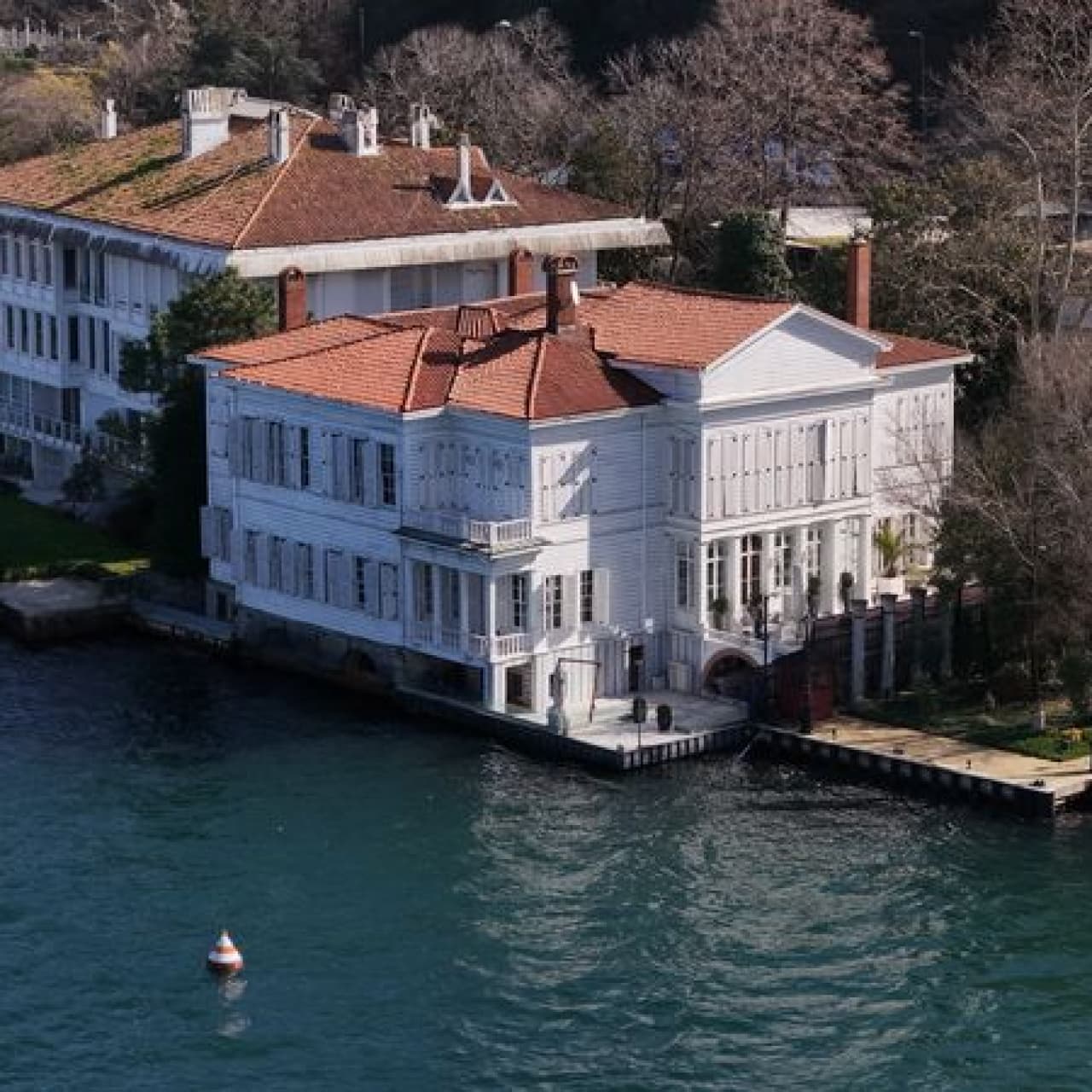Kurtlar Vadisi'nin yalısı satışa çıktı
