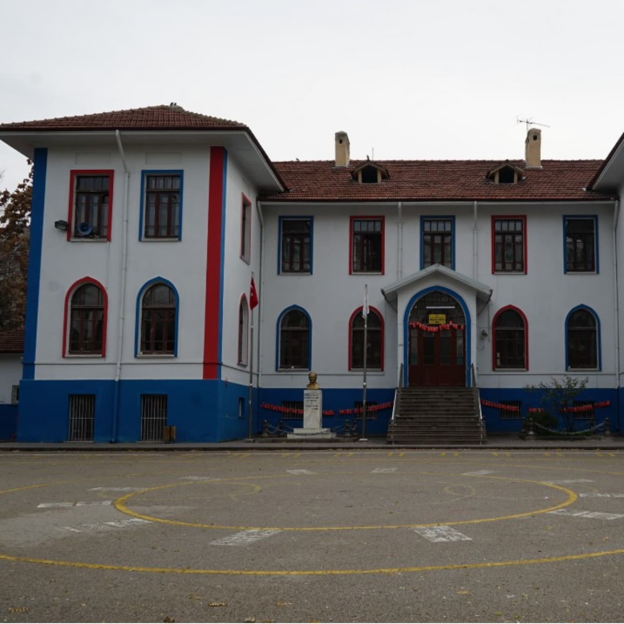 Mimar Kemal Ortaokulu'nun kapatılacağı iddialarına yanıt