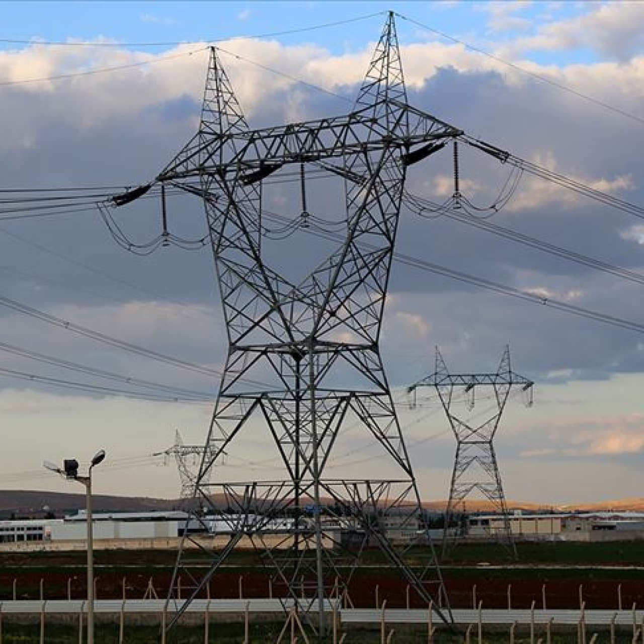 Elektrik ve doğal gaza yüzde 25 zam geldi