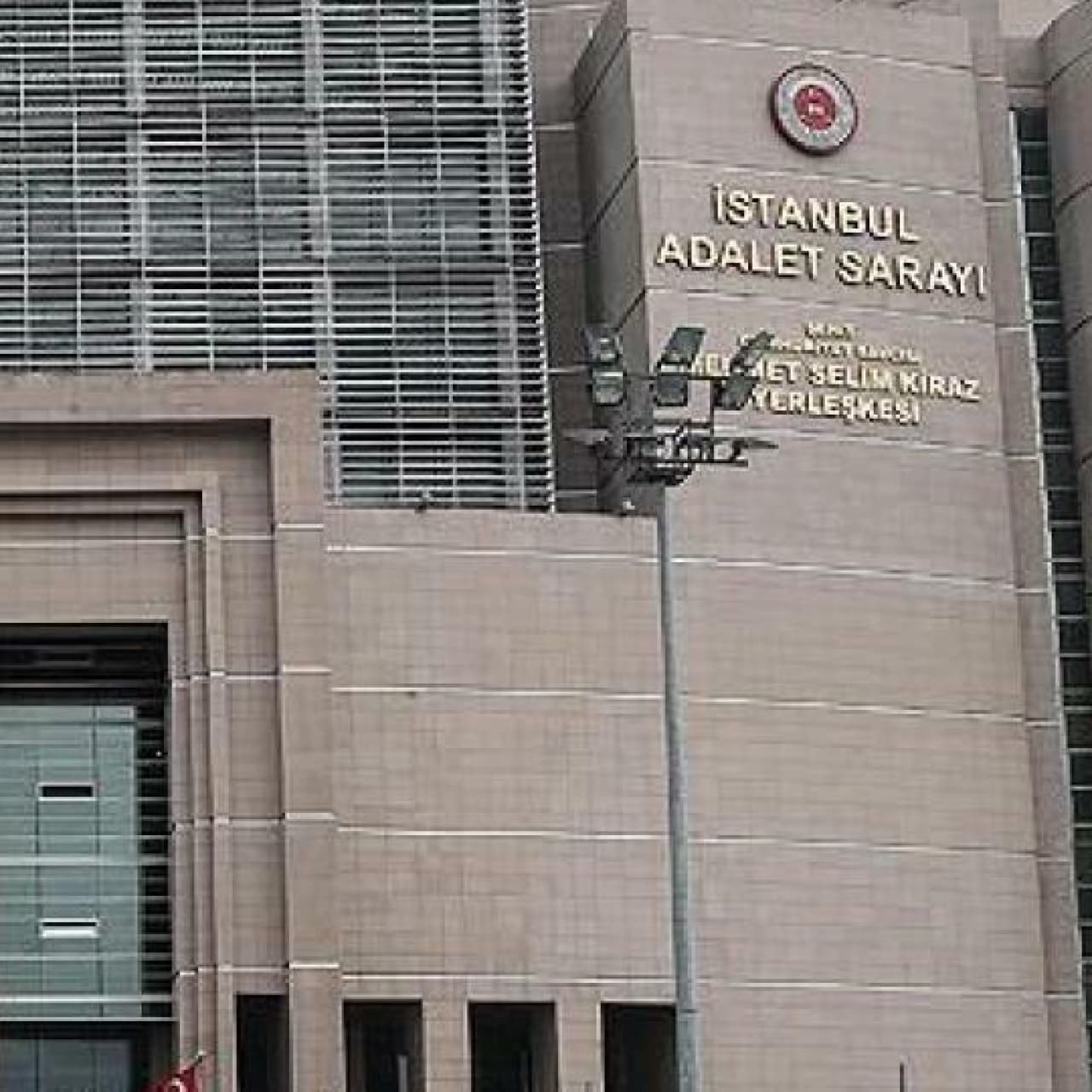 Polisle alay eden şüpheli tutuklandı!