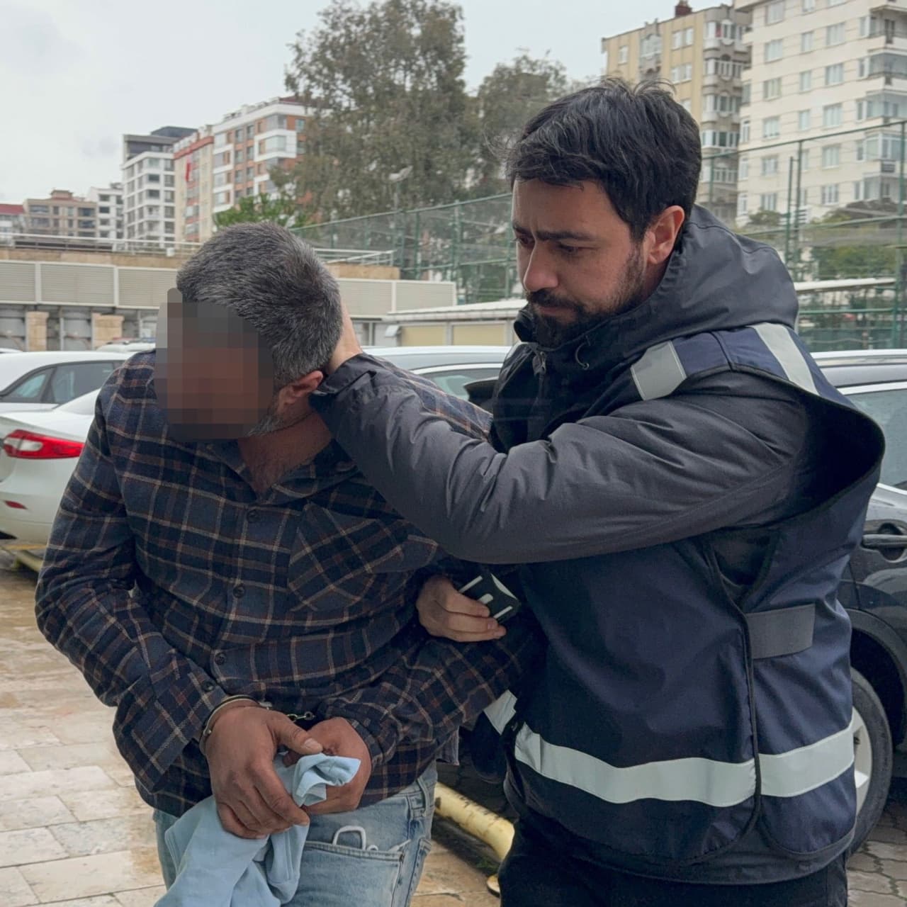 Masaj salonuna fuhuş baskını