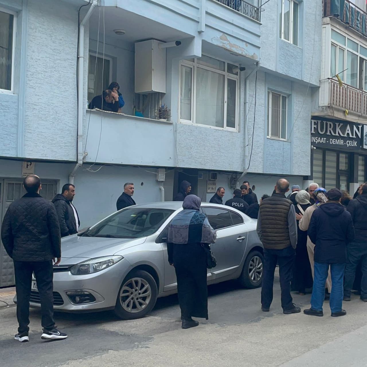 Yaşlı kadın evinde boğazı kesilerek öldürüldü!