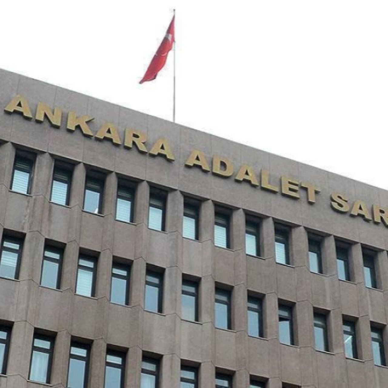 Paraları kullanan katibe zimmet davası