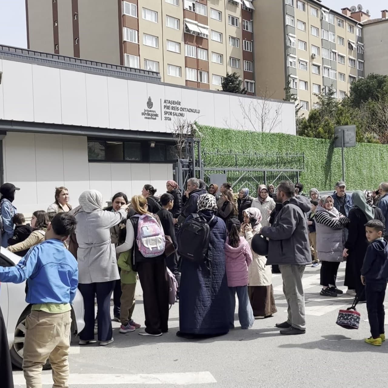Ataşehir'de çok sayıda öğrenci zehirlendi