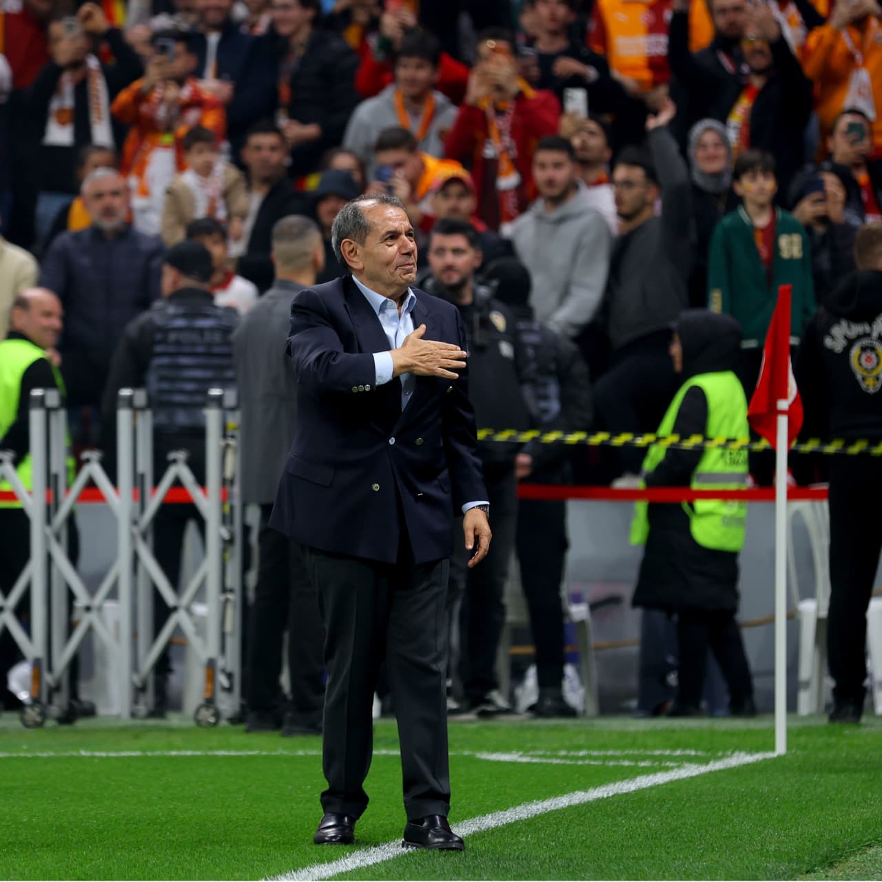 Bu gurur Dursun Özbek'in!