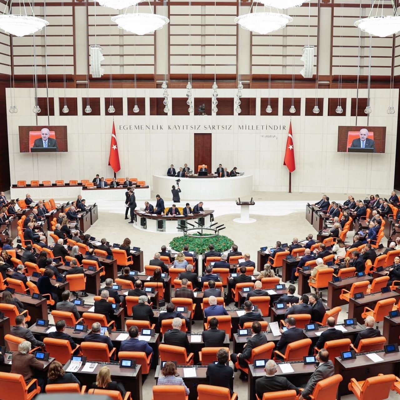 Siyasilerden Anneler Günü mesajları