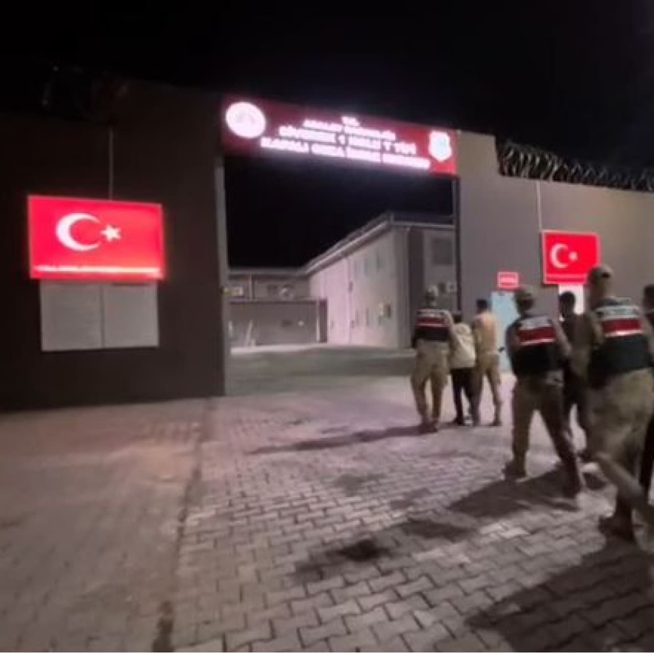Uyuşturucu operasyonu: 97 gözaltı