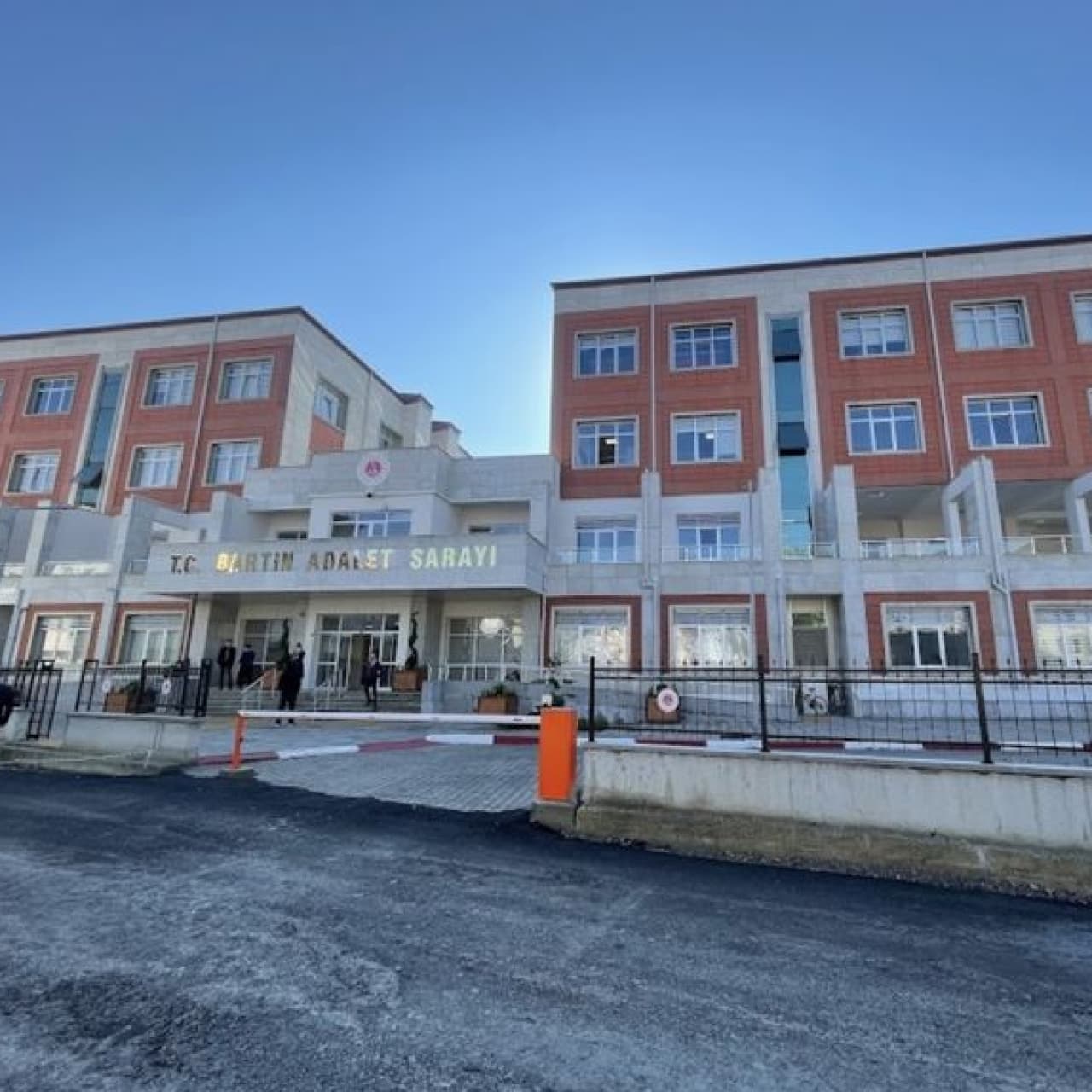 İstismar soruşturmasında anneye de tutuklama