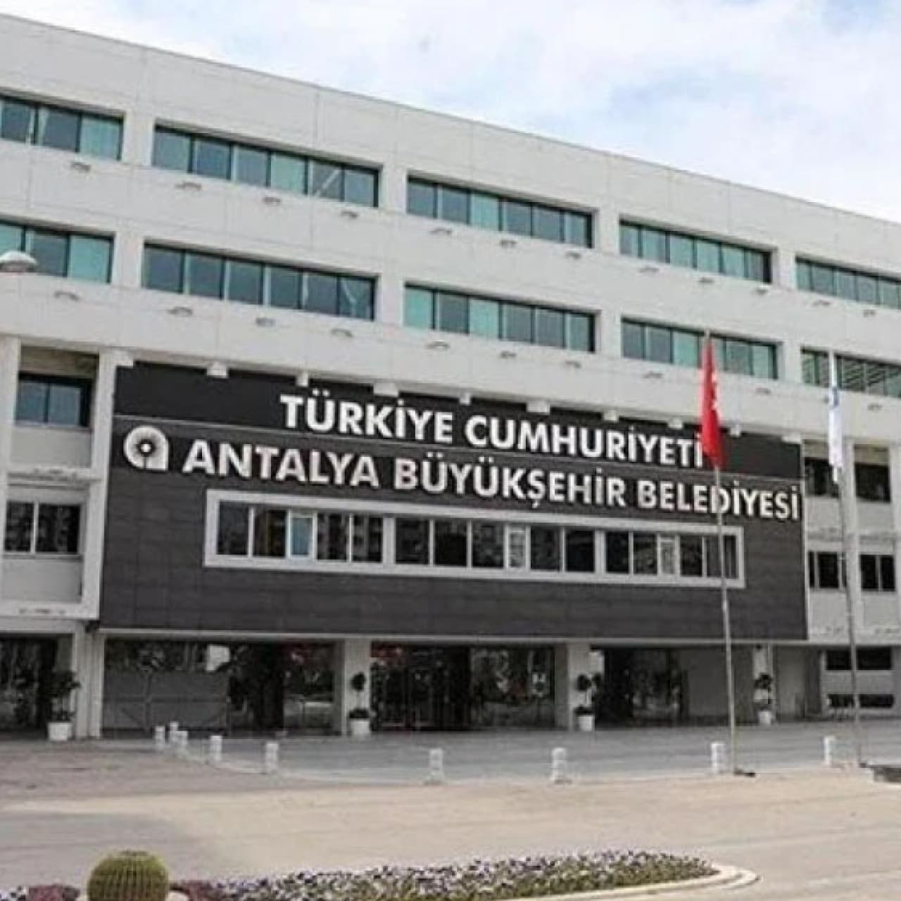 Antalya Büyükşehir soruşturmasında 25 gözaltı