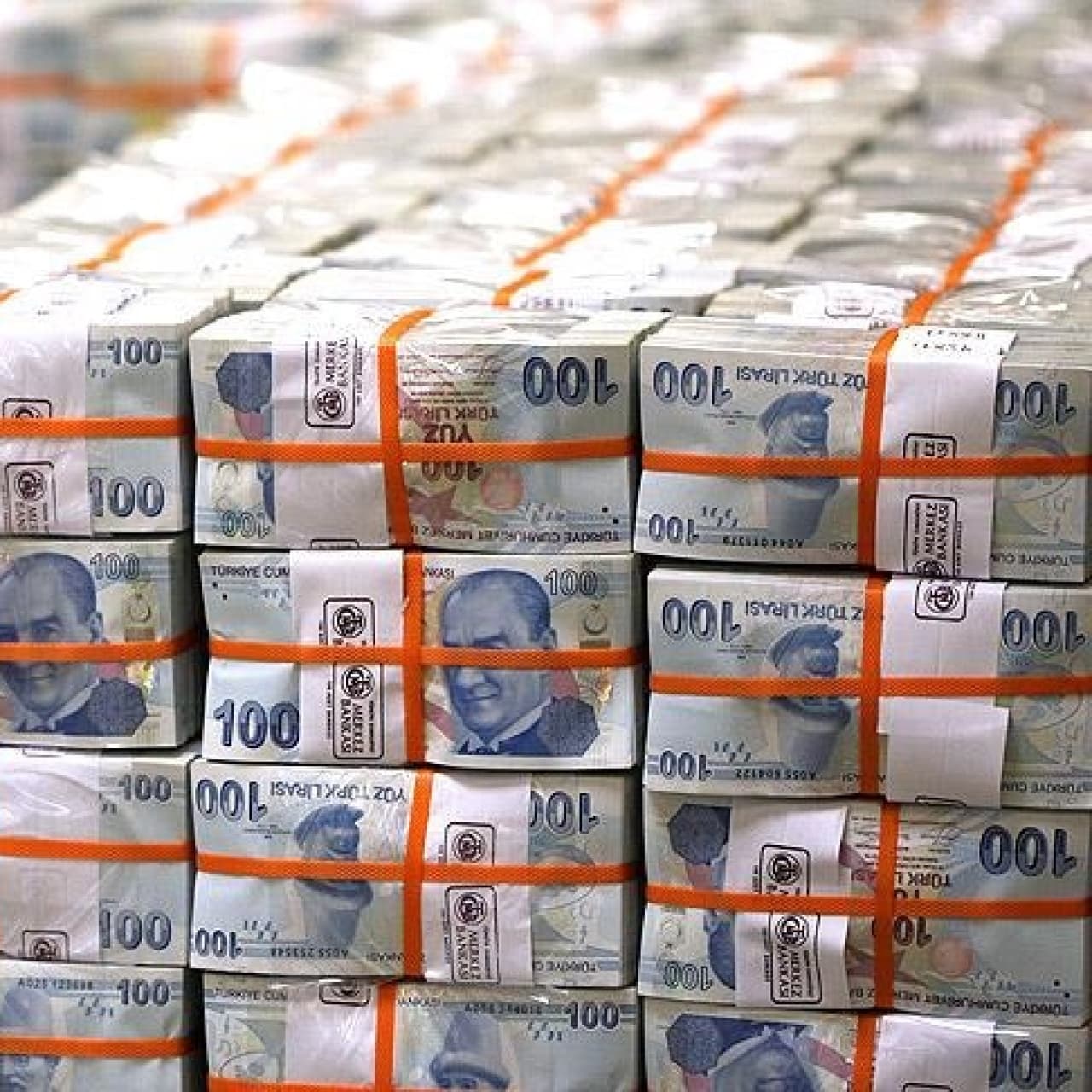 Bütçe 4 ayda 759 milyar TL açık verdi