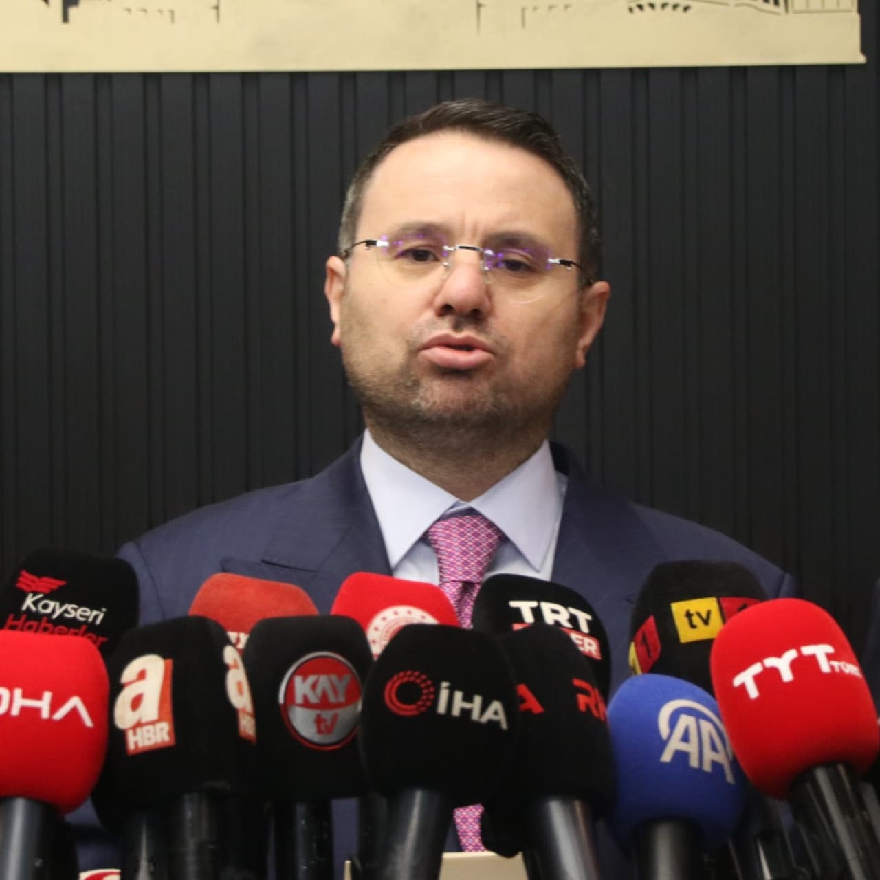 "Kimsesizlerin kimsesi oluyoruz"